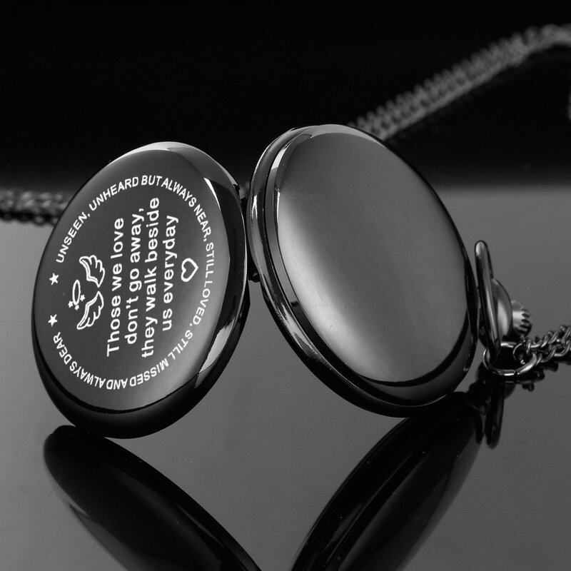 ساعة جيب كوارتز سوداء ، نحت الوجه بالأبجدية الإنجليزية ، سلسلة حزام ، هدية عيد ميلاد مثالية للحبيب