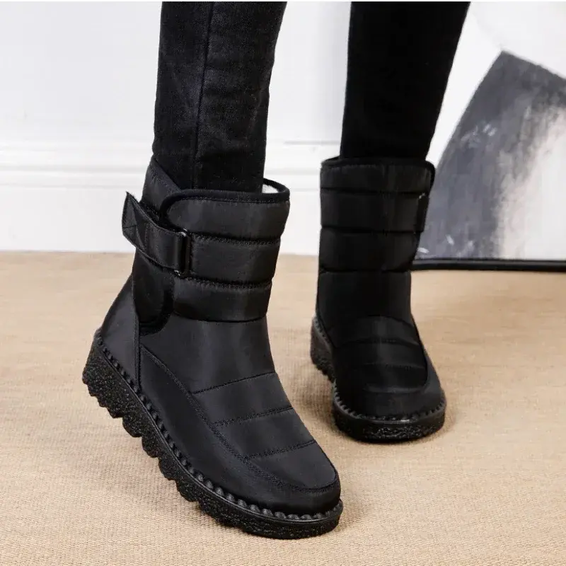 Buty wodoodporne dla kobiet dorywczo zimowe damskie botki ciepłe pluszowe miękkie śniegowce na platformie 2023 Slip on bawełny wyściełane buty