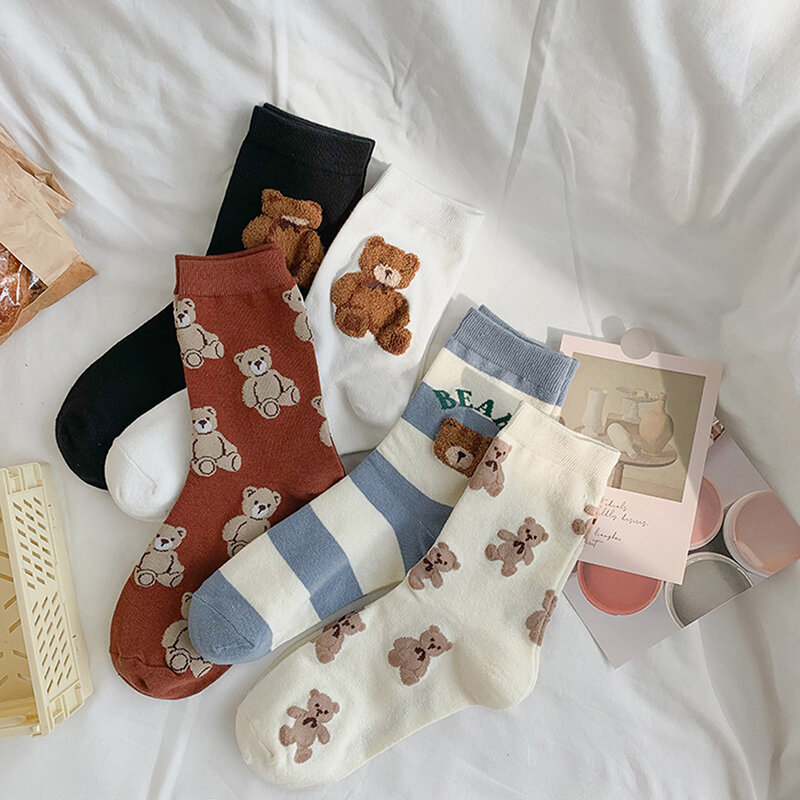 Meias de urso marrom criativas para mulheres, meias de tubo médio japonesas fofas, pequenas, frescas, selvagens, outono e inverno, novas
