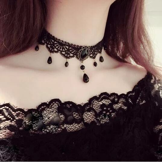 Kalung Choker Beludru Mode Korea untuk Wanita Kalung Renda Seksi Antik dengan Liontin Aksesori Perhiasan Leher Gadis Gotik