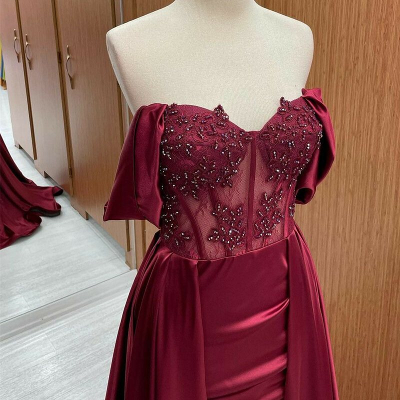 Długie suknie wieczorowe syrenka plis satyna elegancki burgund Vestido Longo z ramienia kochanie koronkowe z koralikami sukienki na przyjęcie balu maturalnego