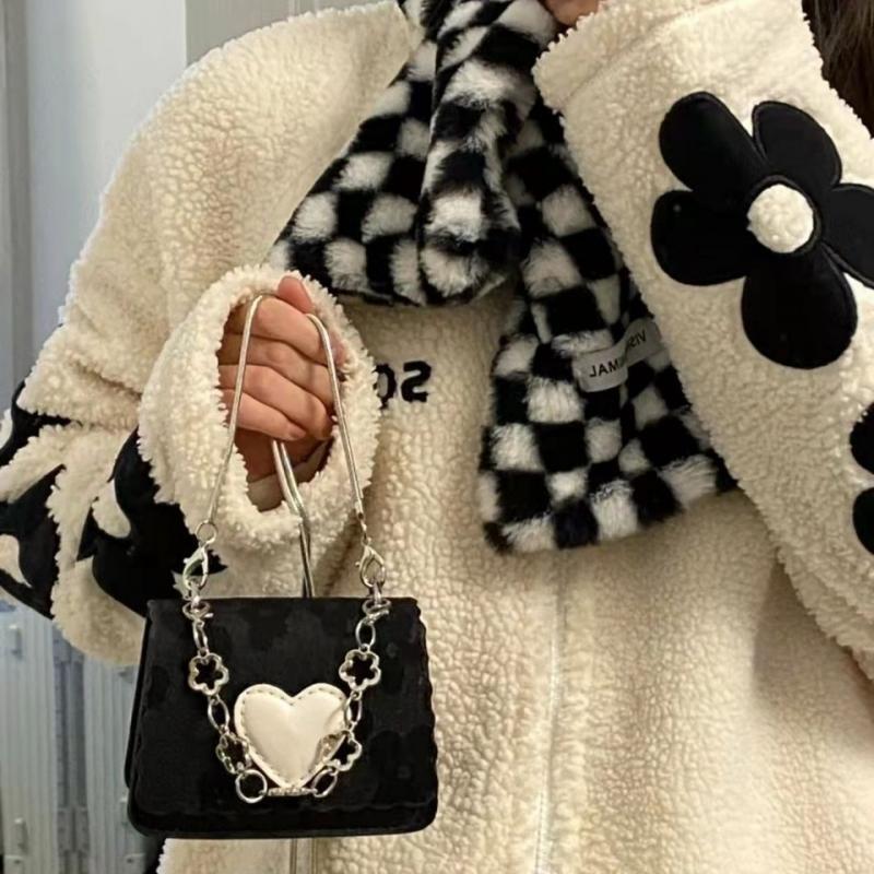 Bandolera pequeña con cadena para mujer, Bolso pequeño de hombro con forma de corazón, con pintalabios y monedas, a la moda, novedad de 2022