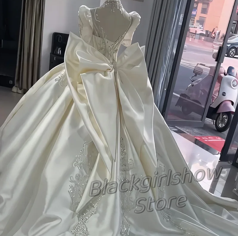 Gaun pernikahan putih gaun pernikahan tali Spaghetti busur besar Satin Applique kristal mewah kereta kapel gaun pernikahan