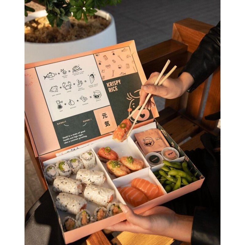 Kustom produk cetak kotak bento kemasan hitam kualitas tinggi sushi togo untuk pergi makanan ringan dengan transparan