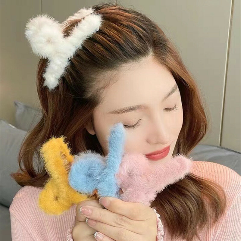 Moda pluszowe spinki do włosów kobiety koreańska ozdoba do włosów klipy kobiece włosy kraby Faux Fur Hairgrips nakrycia głowy akcesoria do włosów Ornament