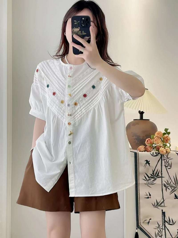 Atasan wanita ukuran besar blus putih katun bordir atasan untuk wanita 2024 baju hollow out longgar gaya Jepang pakaian wanita musim panas