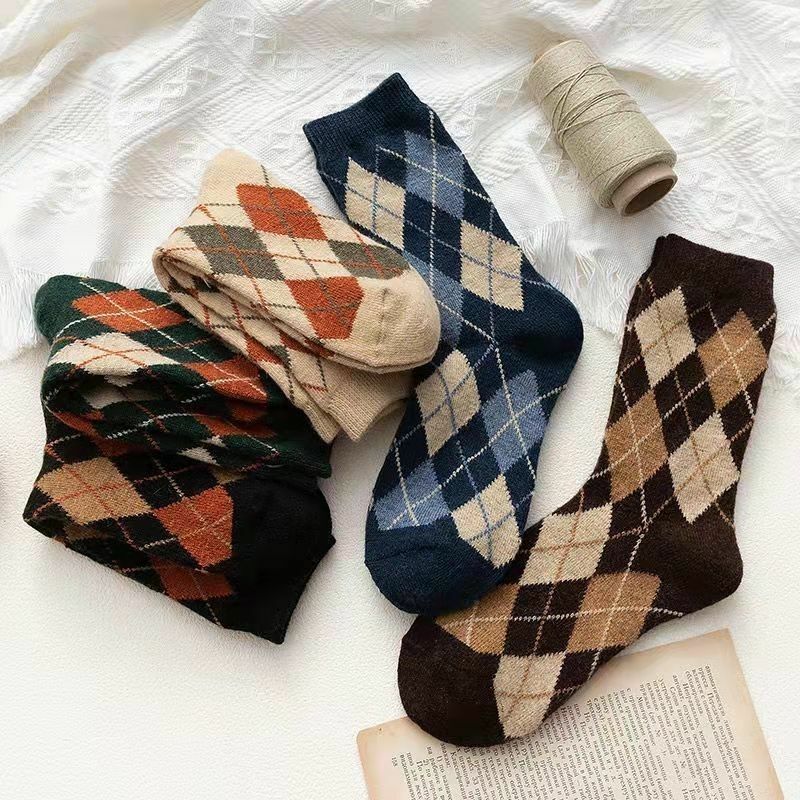 Calcetines a rayas de colores para hombre, medias de tubo medio de algodón peinado con patrón de rombos geométricos, Harajuku, 5 pares