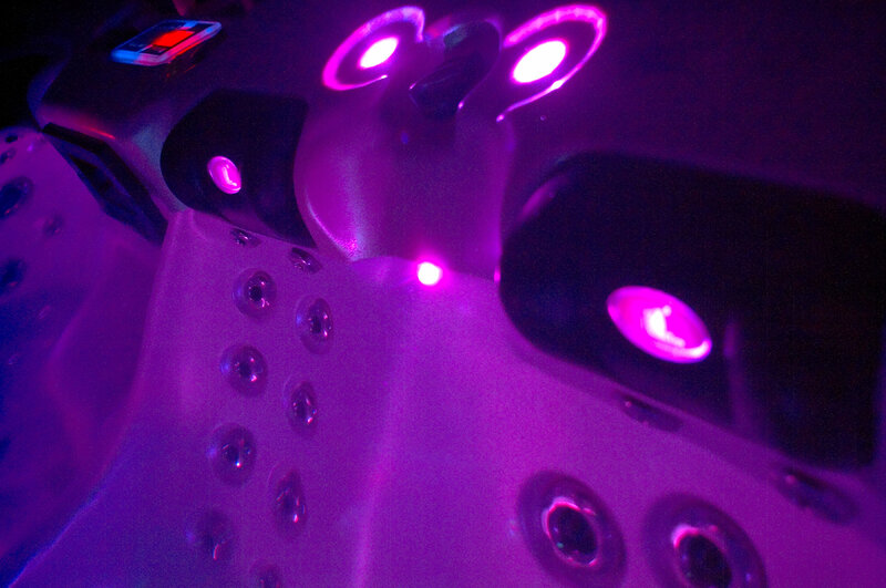 2024 perfekte Außen massage Whirlpool Spa aus China mit LED-Beleuchtung