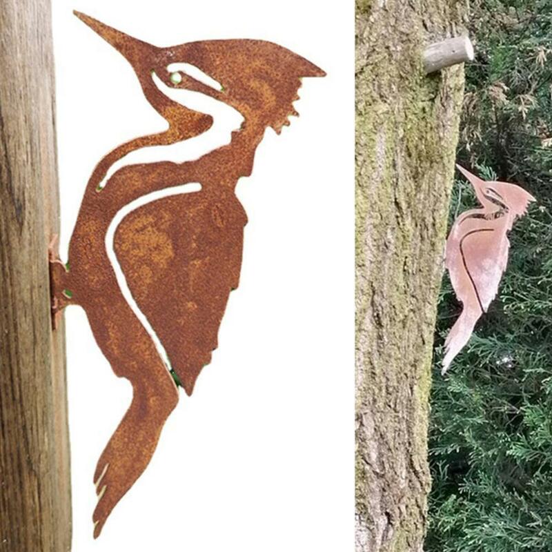 エレガントなイワシデザインの形をした鳥の形をした金属製のシルエットの鳥の装飾,葉のシルエット,芝生の木