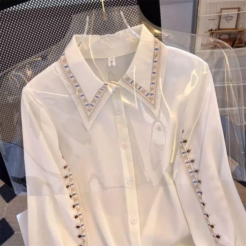 Блузка женская универсальная с вышивкой, элегантная рубашка для работы, белая шифоновая одежда с цветочным принтом