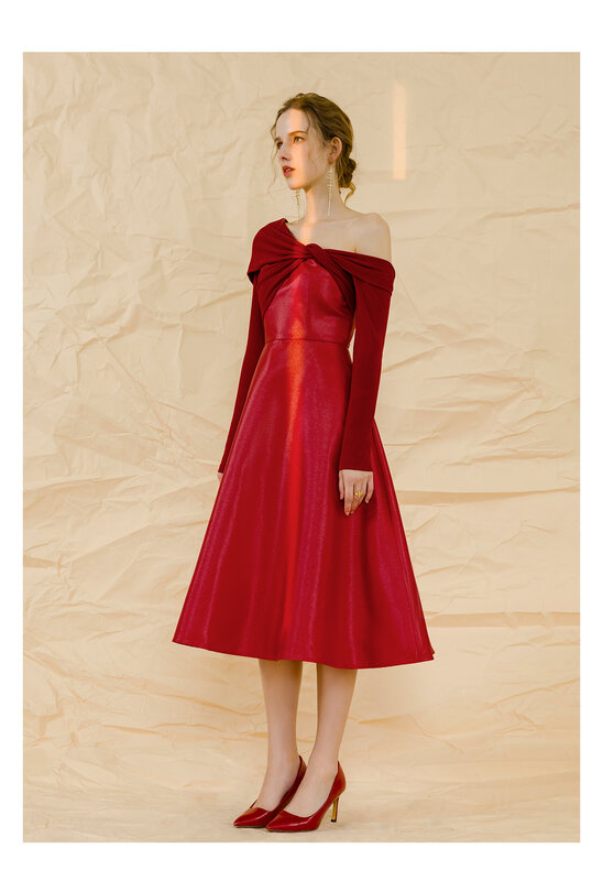 Vestido de festa de senso de design vermelho cintura de comprimento médio magro de mangas compridas pescoço inclinado fora do ombro vestido das mulheres high-end