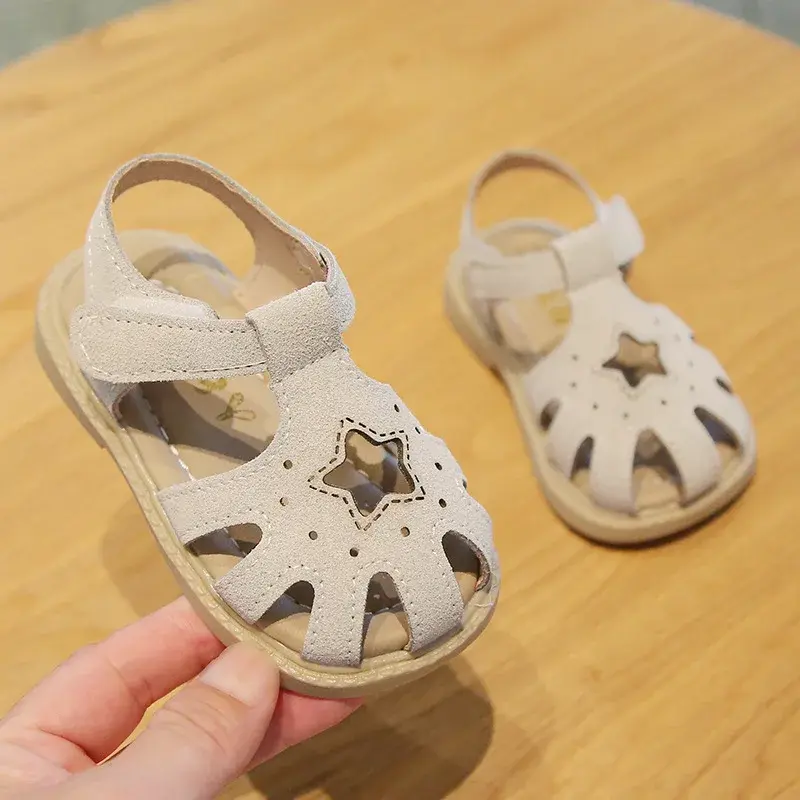 รองเท้าแตะเด็กแบบใหม่2024สำหรับเด็กผู้หญิง, รองเท้าแตะแฟชั่นลำลองสำหรับเด็กรองเท้าส้นเตี้ยหัดเดินระบายอากาศได้สำหรับฤดูร้อน