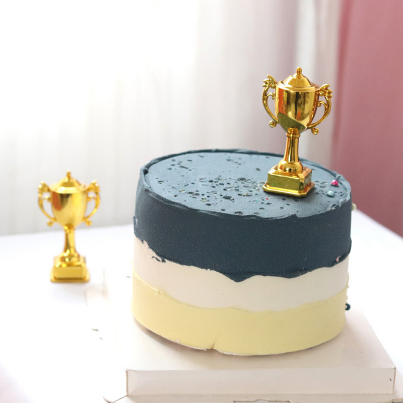 8 buah Dekorasi miniatur penghargaan dan trofi kue piala Dekorasi ornamen untuk anak-anak plastik anak