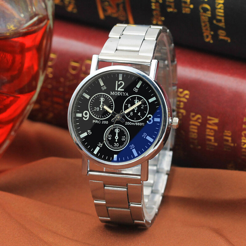 นาฬิกาข้อมือคุณภาพดีนาฬิกาเส้นบะหมี่สีดำแฟชั่นสีฟ้าใสทำจากเหล็กสีฟ้านาฬิกาแก้วเรืองแสงสีฟ้า