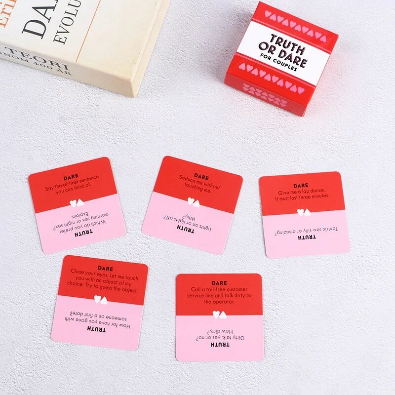 Mini juegos de cartas para parejas, suministros de juegos de mesa para amantes, versión en inglés, tamaño pequeño, 51 unids/lote por caja