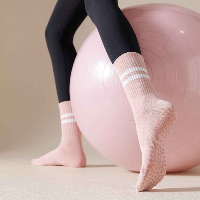 Calcetines de yoga de longitud media para mujer, medias deportivas de algodón puro antideslizantes de silicona para interiores, fitness, pilates, venta al por mayor, 1 par