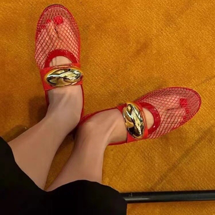 Zapatos de Ballet de fondo plano ahuecados de Red de pesca con hebilla de Metal rojo con correa de línea recta Mary Jane, sandalias de zapatos para mujer