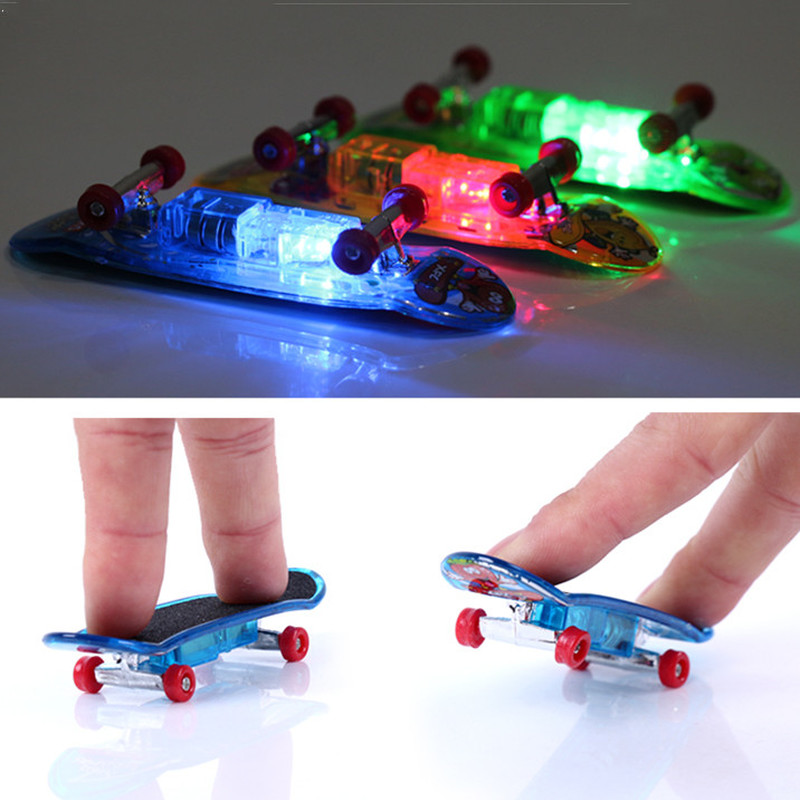 Mini planche à roulettes professionnelle en alliage avec lumière LED, planche à roulettes conviviale rée, doigts de base, jouet pour enfant, 3 pièces