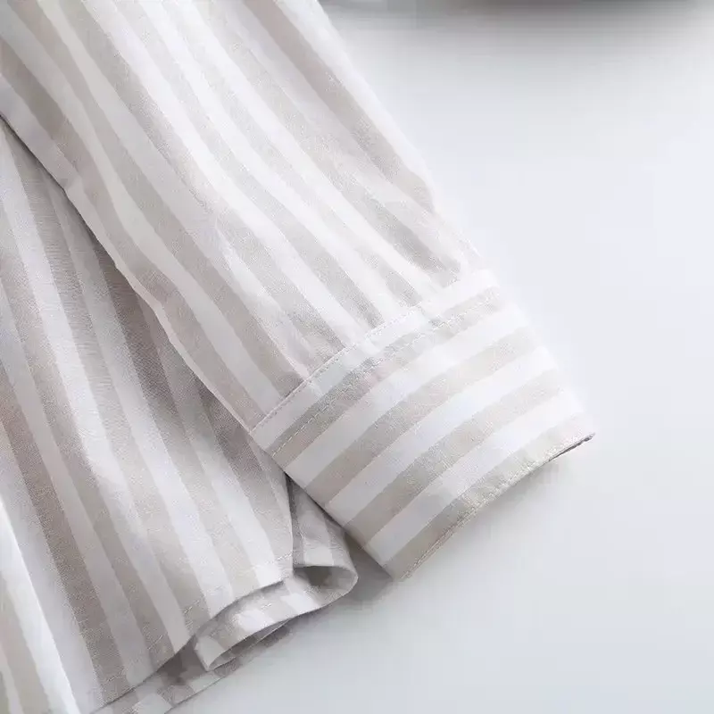 แฟชั่น2023ใหม่สำหรับผู้หญิงเสื้อเบลาส์ตกแต่งลายทางลำลองสองสีเสื้อย้อนยุคแขนยาวกระดุมสุดชิค
