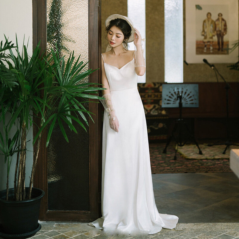Женское атласное платье It's yiiya, белое элегантное платье на тонких бретельках с V-образным вырезом на лето 2019