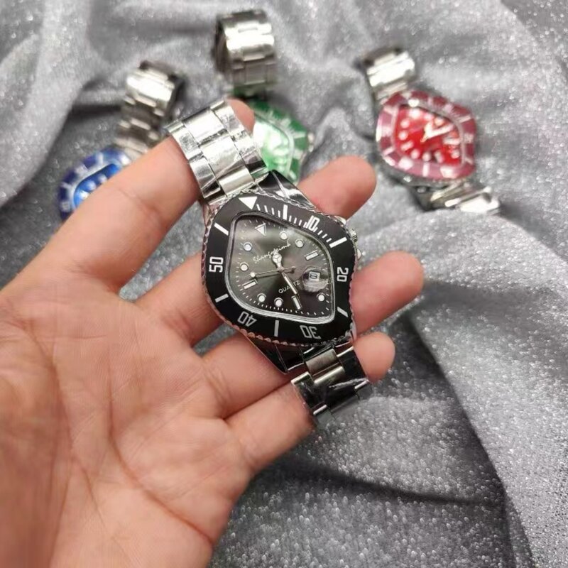 Modieus Origineel Herenhorloge Gedraaide Kast Quartz Horloge Voor Heren En Meisjes Groene Klok Ongebruikelijke Nieuwe Stijl Paar Horloge 2023