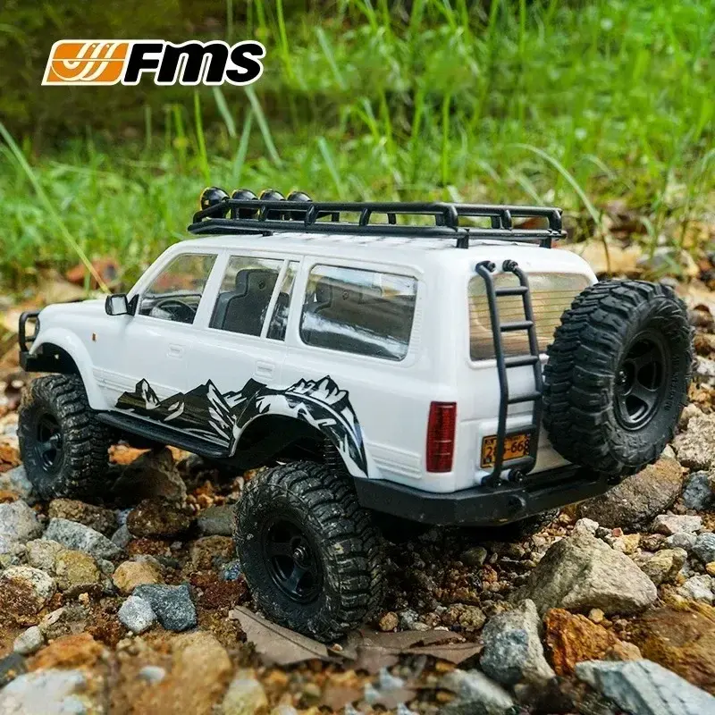 Fms 1:18 White Rc Car Snow Mountain Storm Charging Remote Control Land Cruiser Simulation Model Off-road Climbing Vehicle Toy