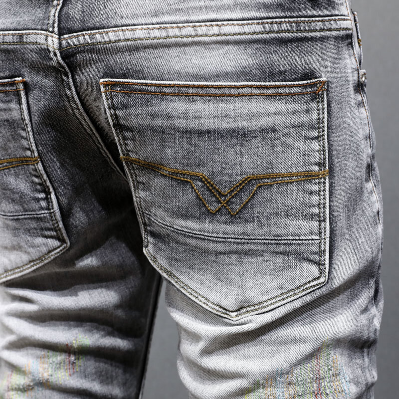 Modne jeansy męskie w stylu Vintage wysokiej jakości Retro szare rozciągliwe dopasowanie nadające się do porwane jeansy mężczyzn haft designerski casualowe spodnie jeansowe