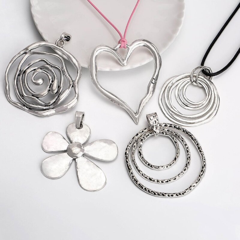 Modny naszyjnik DIY Ustalenia dotyczące tworzenia biżuterii Kwiatowy urok DIY Materiały jubilerskie Wisiorki kształcie serca