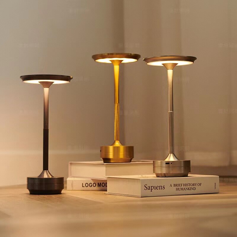 Lámpara de escritorio recargable inalámbrica de lujo, lámpara de mesa Led táctil de Metal de aluminio para Hotel, sala de estar, decoración de lectura