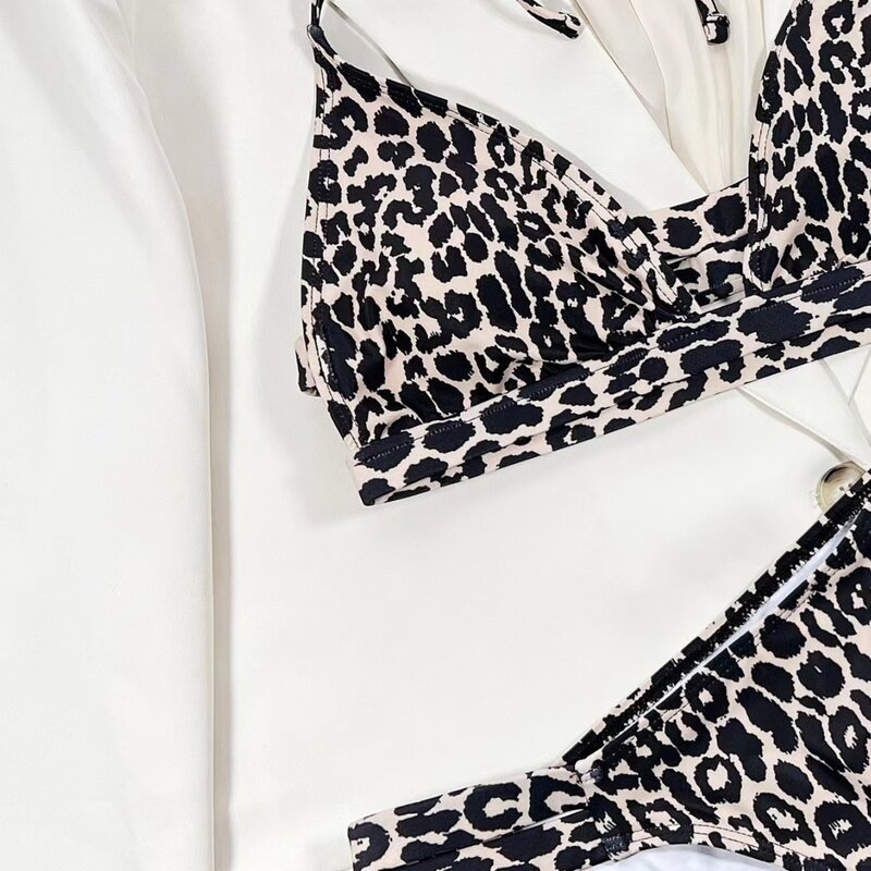Biquíni estilo leopardo para mulheres, maiô de duas peças, triângulo, sexy, tanga, roupas de praia, verão, 2021