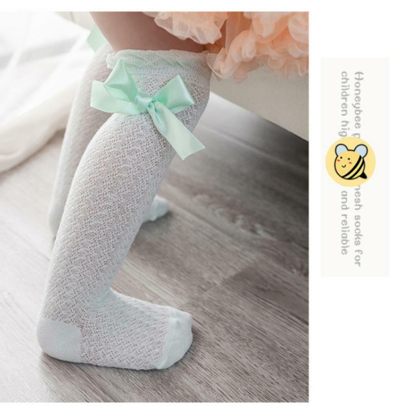 Носки для маленьких девочек в Королевском Стиле, милые мягкие хлопковые эластичные сетчатые Гольфы с большим бантом для новорожденных, длинные, летние