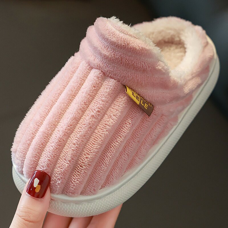 Zimowe kapcie z bawełny dziecięce antypoślizgowe domowe buty zimowe proste ciepłe dzieci chłopcy dziewczęta na co dzień klapki pluszowe 2023
