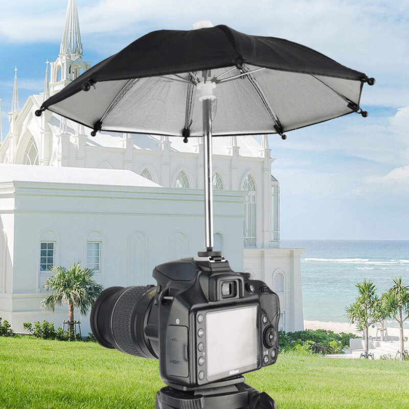 Черный зеркальный фотоаппарат с защитой от солнца и дождя