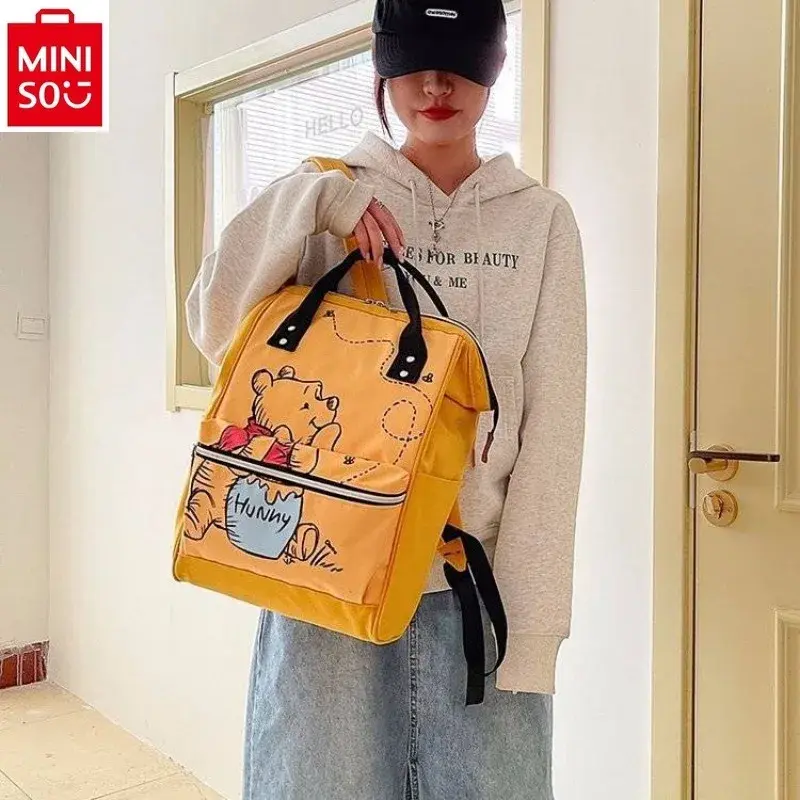 MINISO-mochila de viaje con estampado de oso Winnie de nailon para mujer, mochila de almacenamiento ligera de gran capacidad, alta calidad, moda de Disney