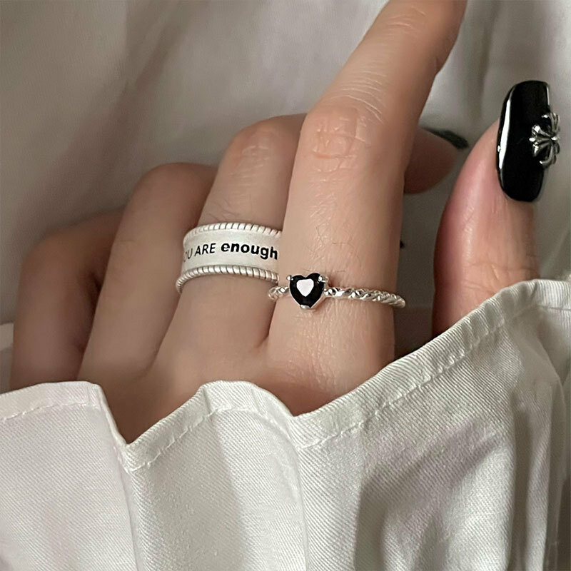 Женское кольцо из серебра 925 пробы с буквами и сердцем