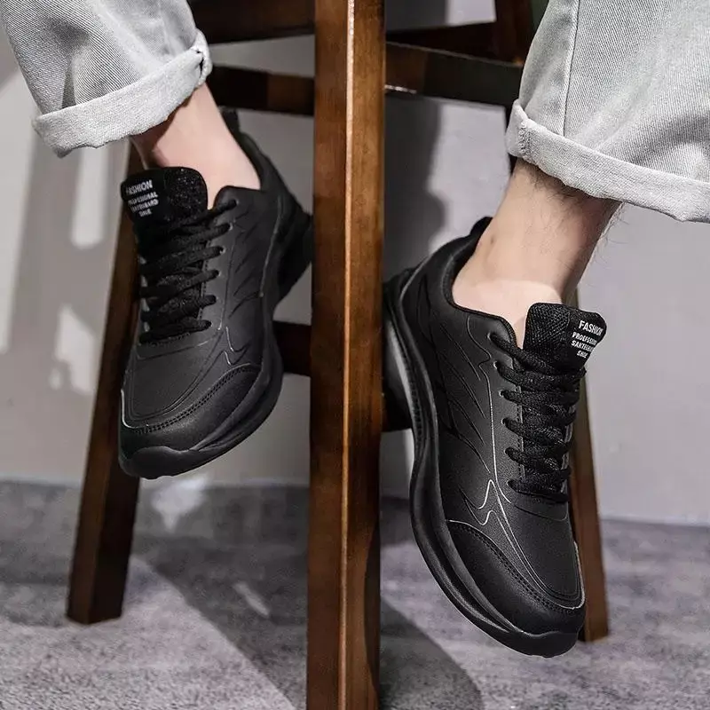 Scarpe da uomo autunnali 2023 nuove scarpe Casual sportive Sneakers da uomo nero antiscivolo, impermeabile e resistente all'olio protezione del lavoro da cuoco