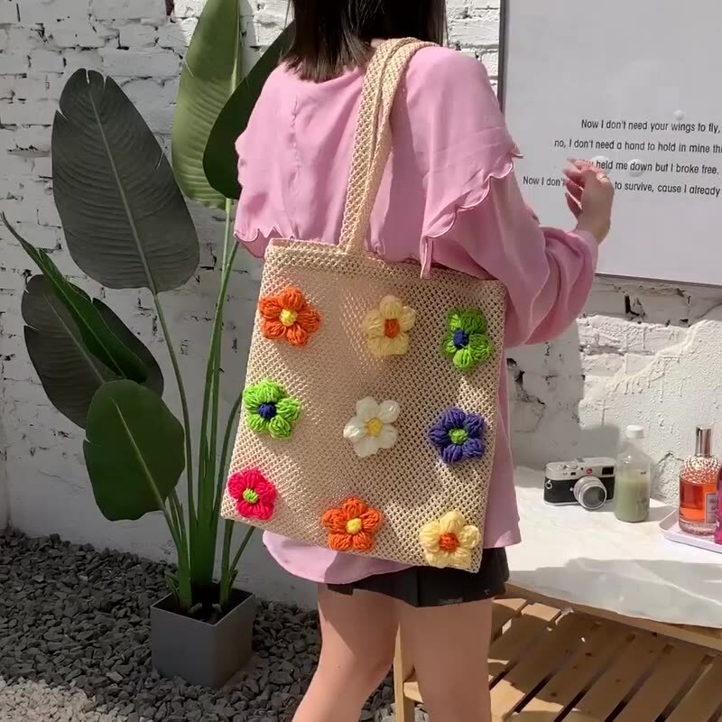 女性のためのシックなフローラルストローバッグ,編みこみの花のパターンが付いたカジュアルなショルダーバッグ,海辺の休暇用