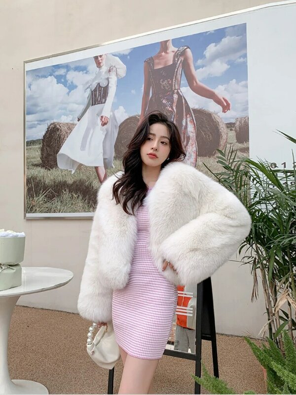 Jaket bulu rubah palsu crop untuk wanita, mantel pendek hangat jaket bulu halus Korea pakaian musim dingin mantel mode 2023