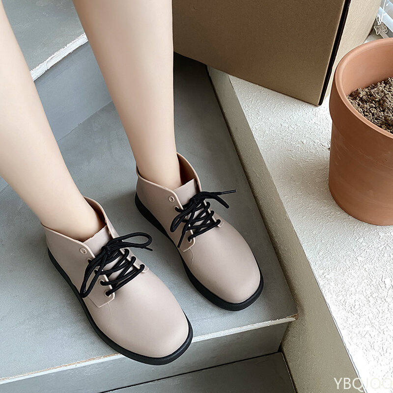 2022 bonito feminino rainshoes impermeável antiderrapante sapatos de borracha botas de chuva femininas tubo curto coreano rendas até sapatos de chuva plana