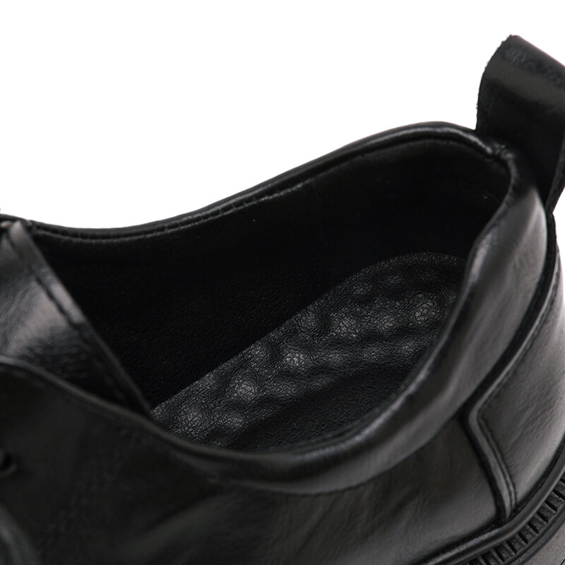 Wiosenne nowe klasyczne brytyjskie buty w stylu Casual czarne Hombre skórzane buty dla sukienka na co dzień męskich przenośne buty bankietowe