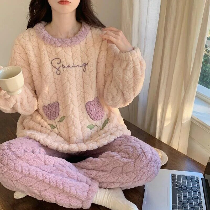 2024 Nieuwe Koraalfluwelen Pyjama Dames Herfst Winter Nachtkleding Dikke Fluwelen Pak Zoete Tulp Loungewear Warm Flanellen Losse Homewear