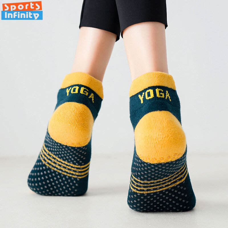 ถุงเท้าผ้าฝ้ายซิลิโคนกันลื่นกันลื่นสำหรับเล่นโยคะมืออาชีพถุงเท้าเล่นกีฬาออกกำลังกายในร่ม