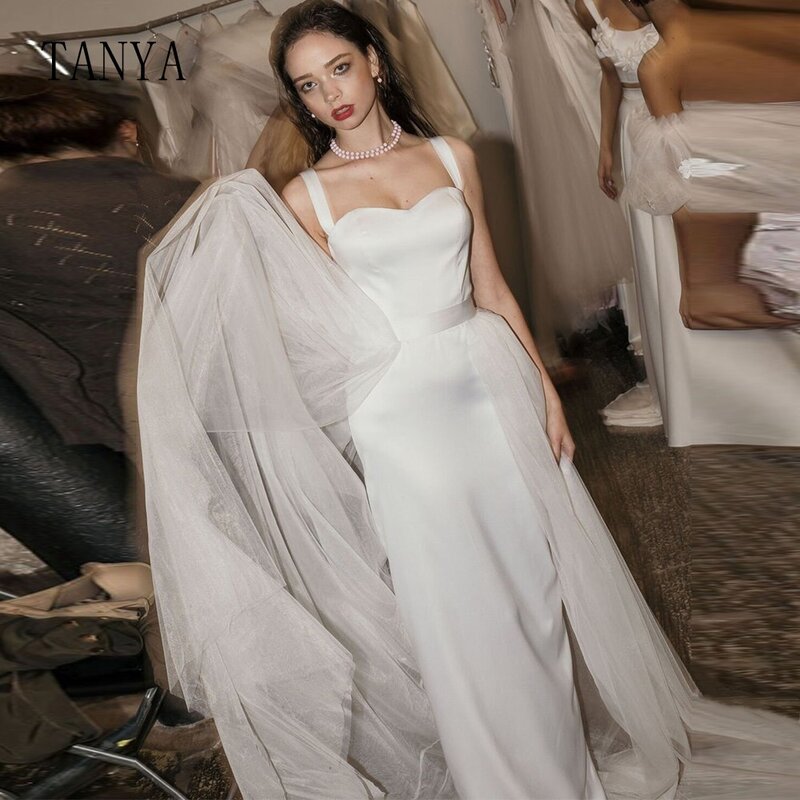Elegancka suknia ślubna z dekoltem w kształcie dekoltu z odpinanym tiulowym trenem satynowa suknia ślubna o długości podłogi, szykowna TSWD174