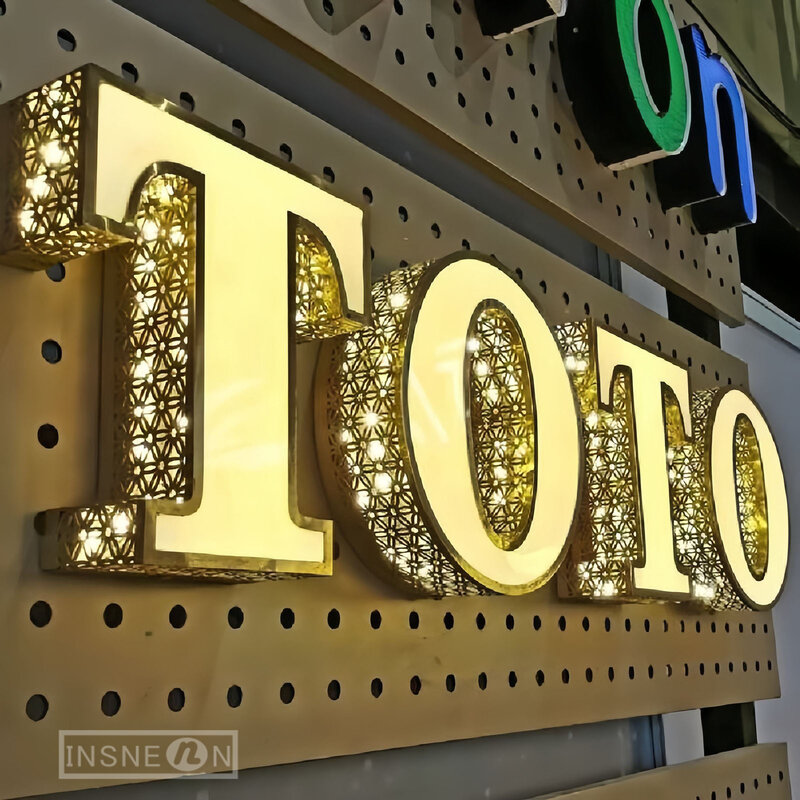 Letrero de letras perforadas con luz lateral, placa de Metal con punzonado personalizado, tablero de señal iluminado, logotipo publicitario al aire libre