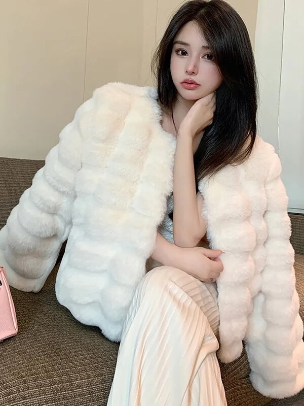 Abrigo de imitación de pelo de conejo para mujer, abrigo cálido de piel de visón de imitación, ropa de exterior corta Beige gruesa informal, moda de invierno, 2022