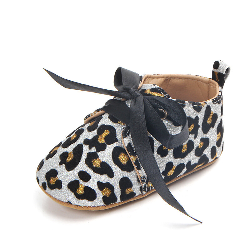 รองเท้าลำลองพิมพ์ลายเสือดาวกากเพชรใหม่สำหรับเด็กหญิงทารกน่ารักรองเท้าเด็กทารกพื้นนุ่ม