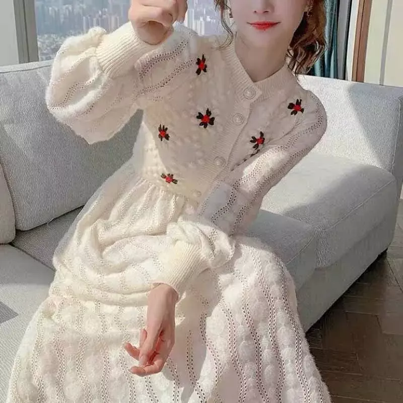 Gaun Wanita Rajutan Sulaman Bunga Manis Gaun Maxi Lengan Panjang untuk Wanita Gaya Korea Pesta Ramping Musim Gugur Musim Dingin Jubah 24612