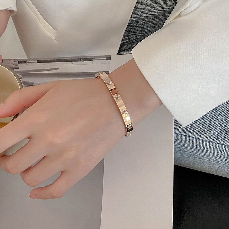 Moda amore gioielli donna braccialetto in acciaio al titanio coppia gioielli braccialetto nuovo Design zircone e croce bracciali gioielli regalo