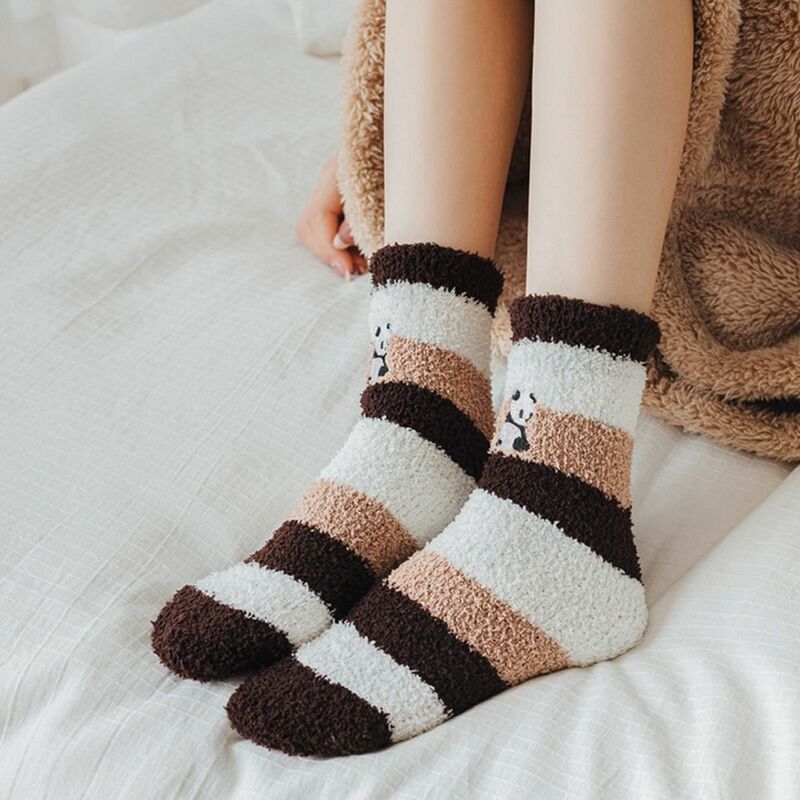 Socken Korallen vlies Panda Stickerei Geschenke für Mädchen nach Hause Schlafs ocken Frauen Socken Herbst Winter Socken Bodens ocken