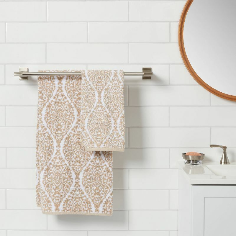 Elegancki podwójny nowoczesny wieszak na ręczniki w matowy nikiel do współczesnych łazienek